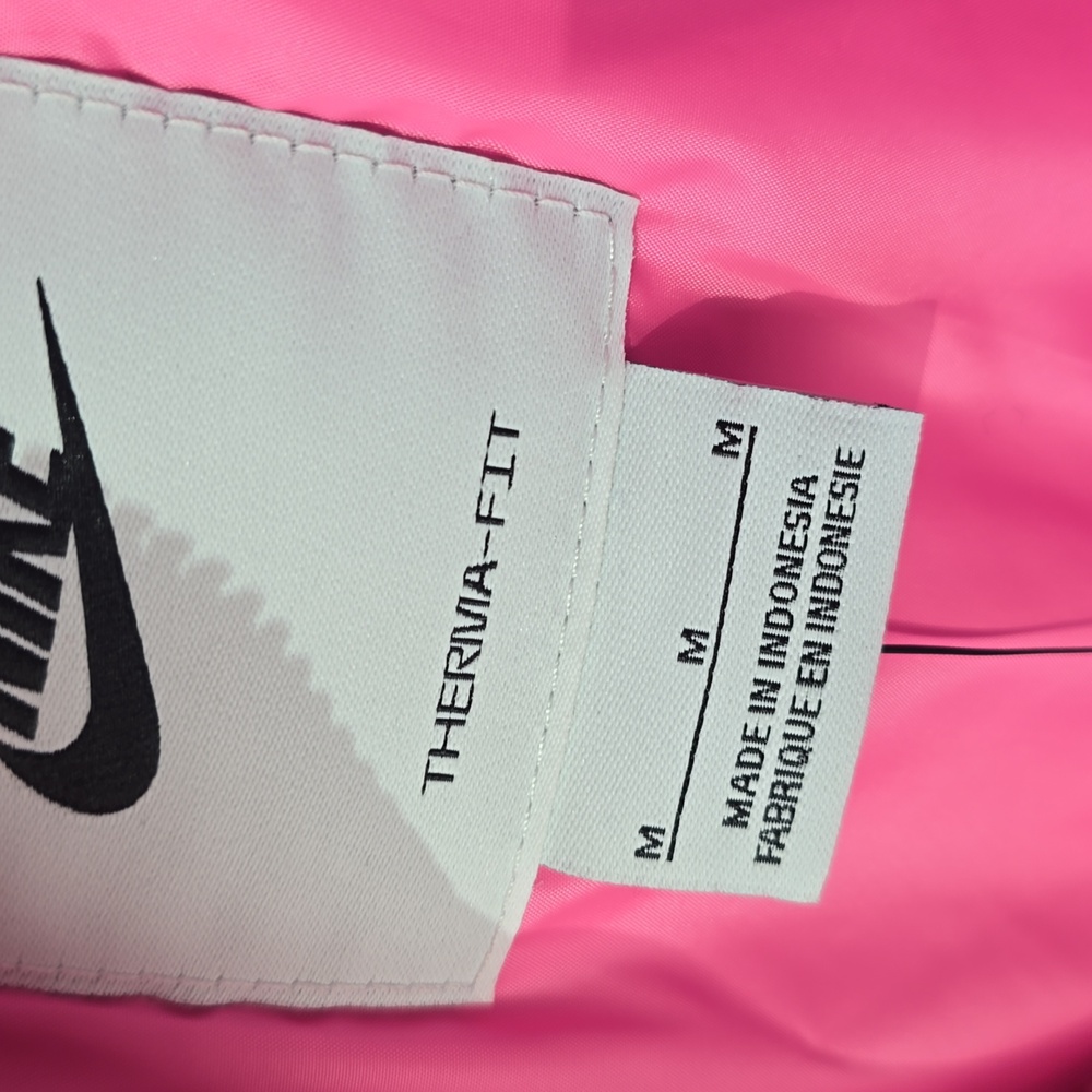 NIKE Swoosh Quilted Down Crop Puffer Jacket, Size S & M, Retail $275.00 USD - Picture 6 of 9